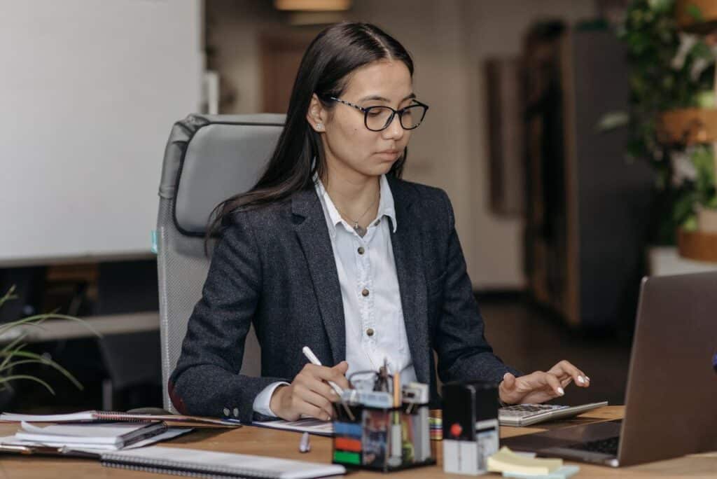 Comment relancer un client qui ne paye pas sans briser la relation commerciale