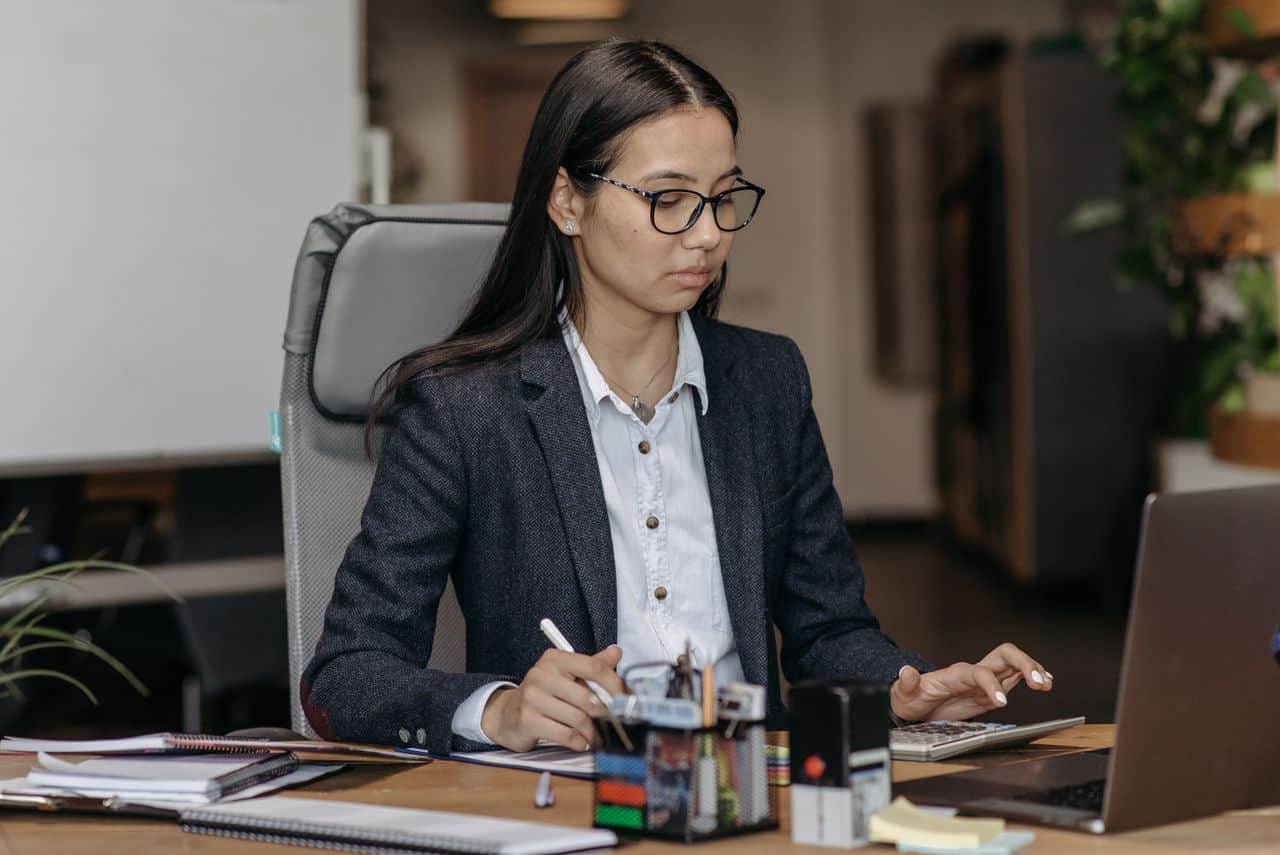 Comment relancer un client qui ne paye pas sans briser la relation commerciale